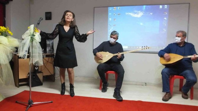 Balıkesir’de Türkülü Ve Defileli Öğretmenler Günü Kutlaması