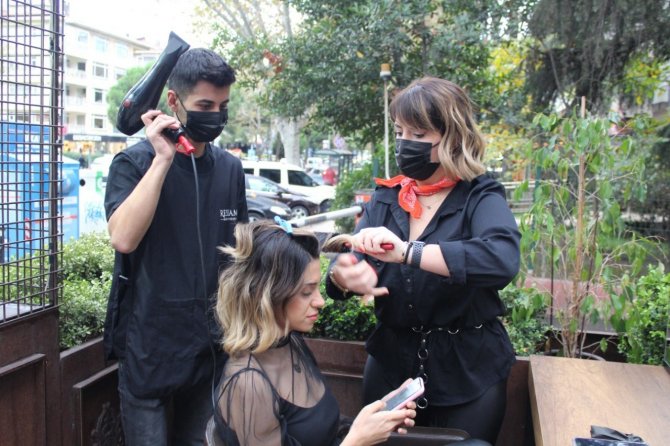 Ünlü Kuaför Emre Yeşiloğlu’ndan Pandemiye İlginç Çözüm