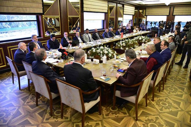 Yeniden Refah Partisi Lideri Erbakan: “İ̇nşallah Seçimlerde Bir Büyük Sürpriz Daha Yapacağız”