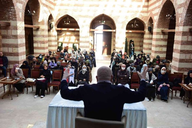 Edebiyatın Şaheserleri Yeniden Yorumlanıyor