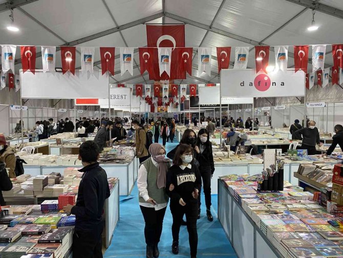 3. Çekmeköy Kitap Fuarı Başladı