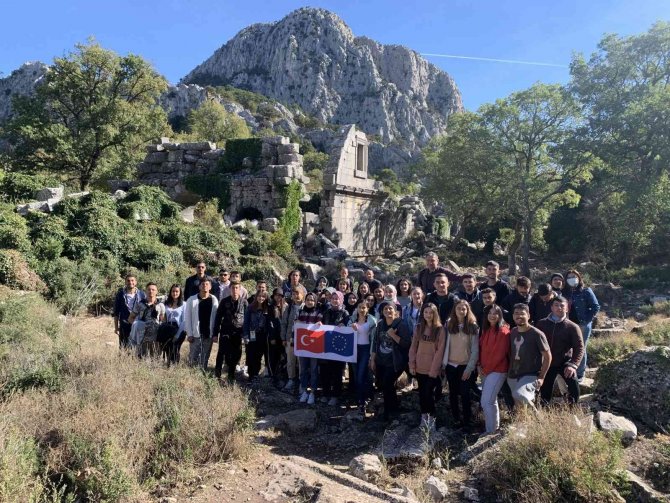 Aü Fen Bilgisi Öğretmenliği Öğrencileri, Termessos Çiğdemini İnceledi
