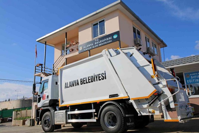 Alanya Belediyesi, 231’nci Sıfır Kilometre Aracını Temizlik İşleri Bünyesine Kattı