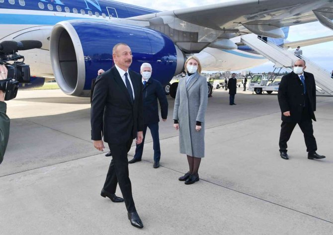 Aliyev, Putin Ve Paşinyan’la Görüşmek Üzere Soçi’ye Vardı