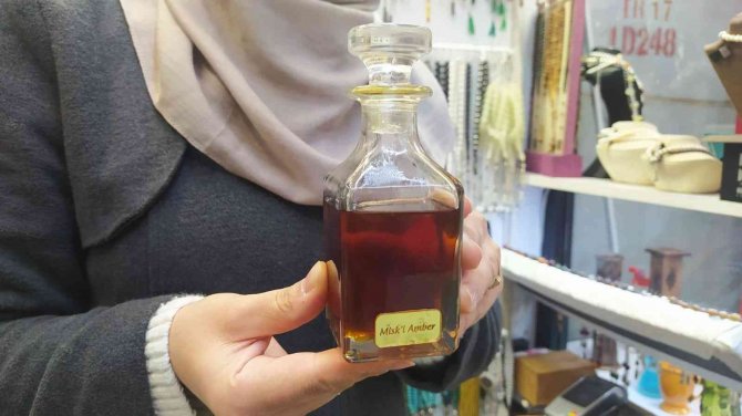 Balinanın Kusmuğundan Yapılan Bu Kokunun Kilosu 16 Bin Lira