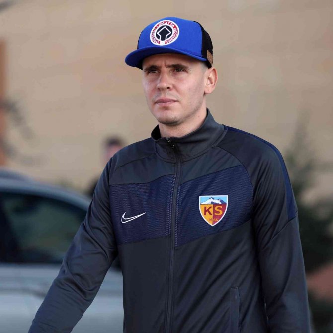 Kayserispor 23 Futbolcuyla Gitti