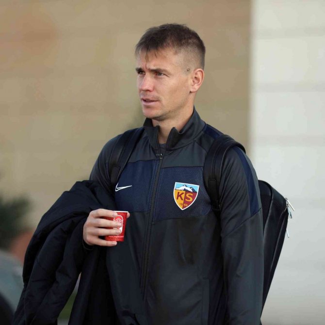 Kayserispor 23 Futbolcuyla Gitti