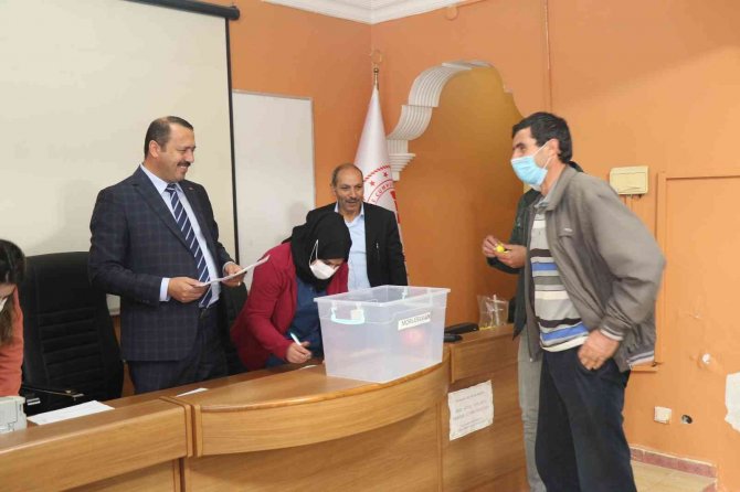 Elazığ’da Besicilere Koç Dağıtımı Yapıldı