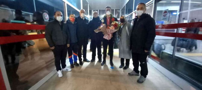 Milli Sporcu Kardeşler, İ̇şitme Engelliler Dünya Karate Şampiyonası’nda Bronz Madalya Kazandı
