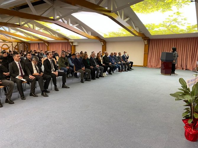 Eskişehir Ülkü Ocakları ‘Yunus Emre Ve Türkçe’ Konferansı Düzenledi