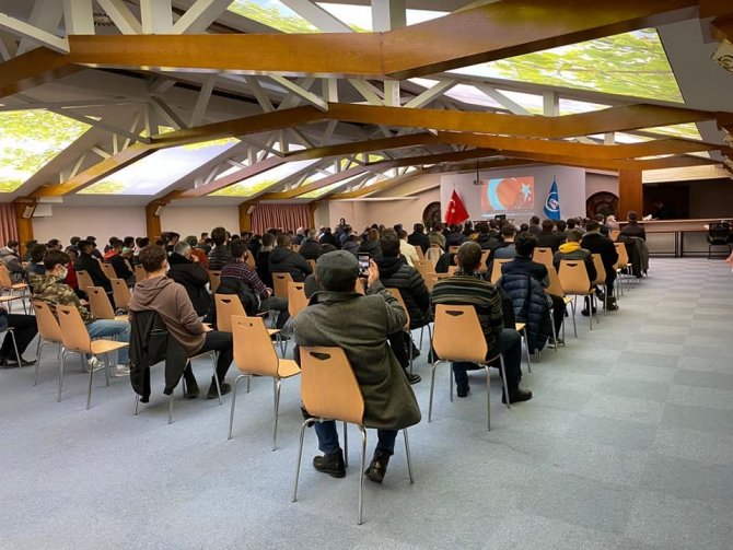 Eskişehir Ülkü Ocakları ‘Yunus Emre Ve Türkçe’ Konferansı Düzenledi