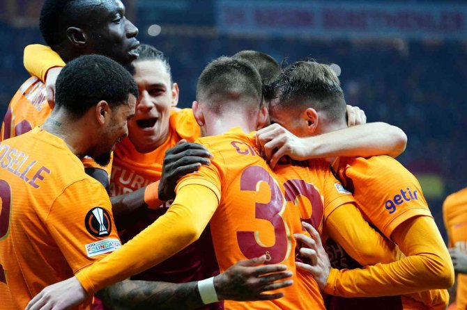 Galatasaray 4. Torbadan Girip Lider Olan Tek Takım