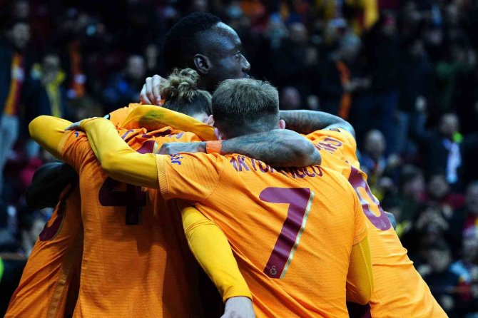 Galatasaray 4. Torbadan Girip Lider Olan Tek Takım