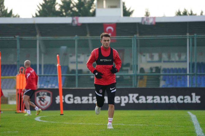 Erol Bulut: "Hakem, Trabzonspor’a Vermediği Kırmızı Kartla 4. Dakikada Maçı Bitirdi"