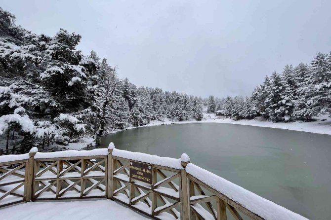 Limni Gölü’nden Eşsiz Kar Görüntüleri