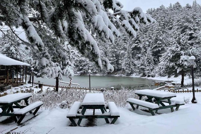 Limni Gölü’nden Eşsiz Kar Görüntüleri