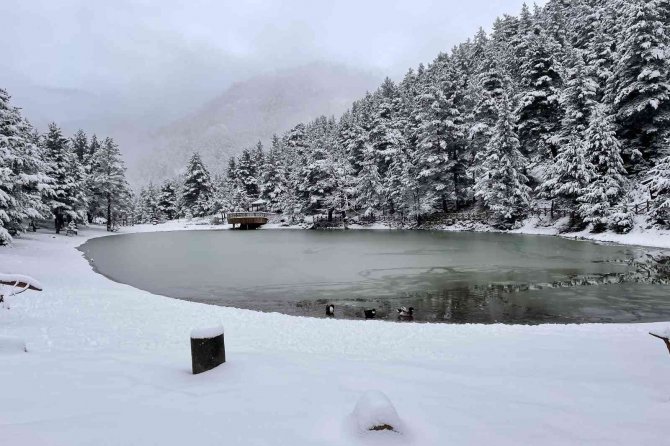Limni Gölü’nden Eşsiz Kar Görüntüleri