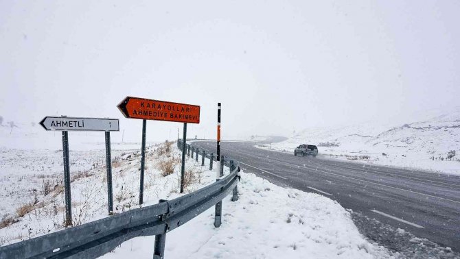 Erzincan’ın Yüksek Kesimlerinde Kar Ve Sis Etkili Oluyor