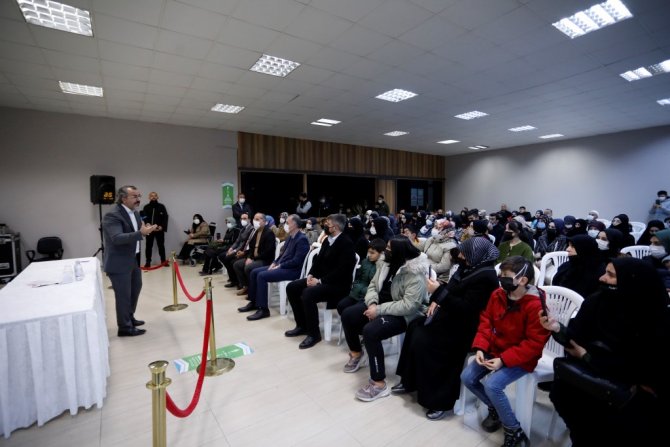Aslanhan Kitaplarını İ̇negöllüler İçin İmzaladı