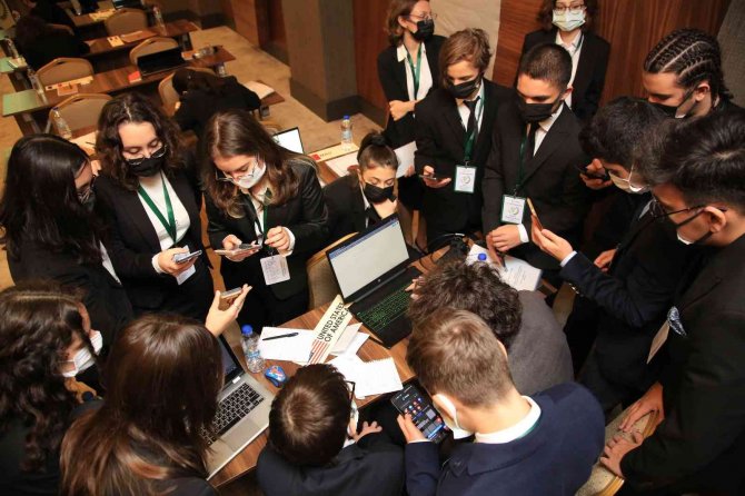 Dünya Meseleleri D’mun Konferansında Tartışıldı