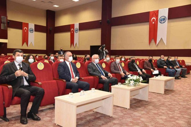 Rektör Namık Ak: "Yunus Emre Eserleri İle Gönüllerde Taht Kurmuş Bir Değerimizdir"