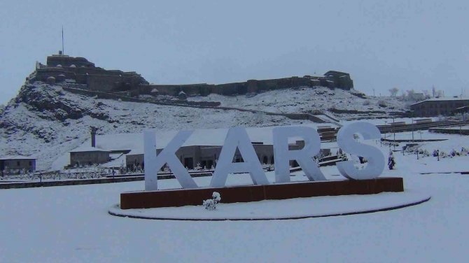Kars Beyaz Gelinliğini Giydi