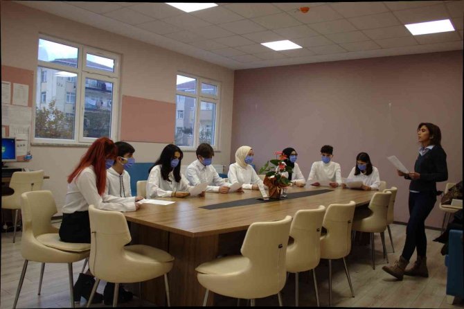 "İ̇nsanca" Projesiyle Eğitimde Klasik Öğretim Kalıpları Yıkılıyor