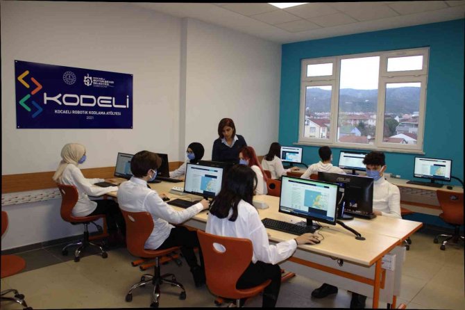 "İ̇nsanca" Projesiyle Eğitimde Klasik Öğretim Kalıpları Yıkılıyor