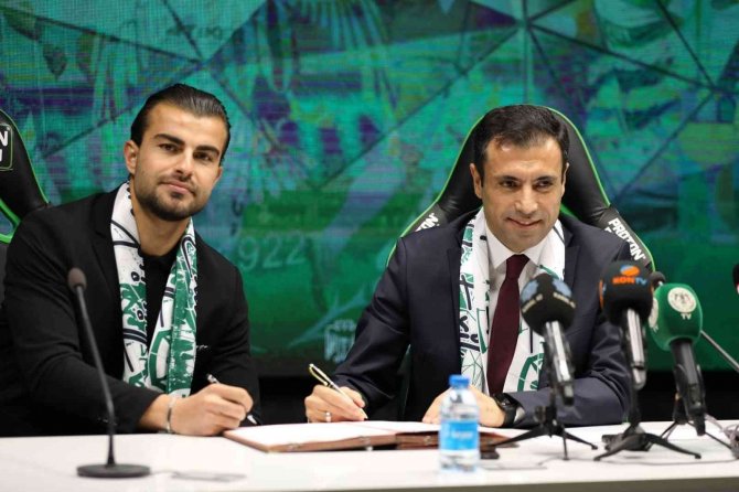 Konyaspor 2 Futbolcusuyla Sözleşme Yeniledi
