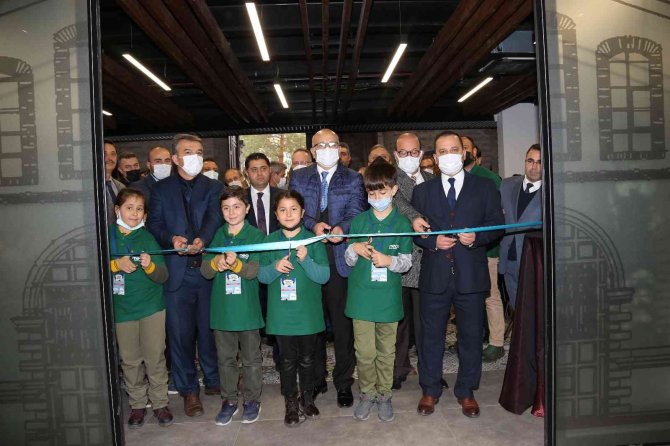 Geleceğin Bilim İnsanları Mega İle Yetişiyor