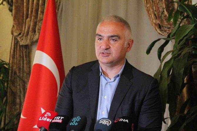 Bakan Ersoy: "2022’de Antalya’yı Daha Yoğun Bir Sezon Bekliyor"
