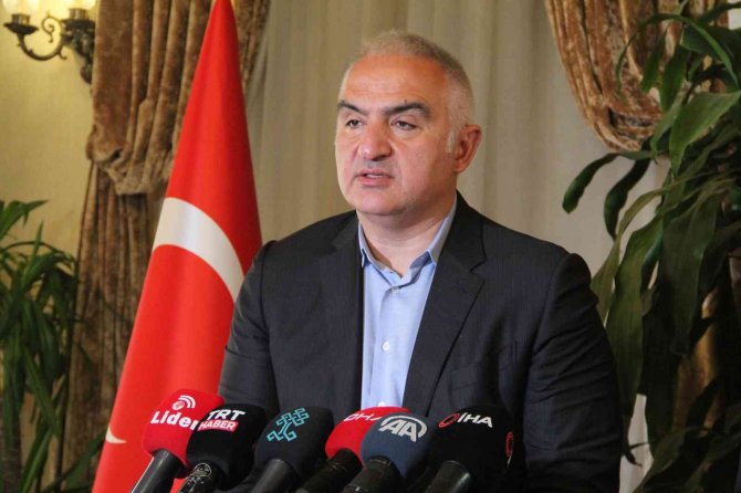 Bakan Ersoy: "2022’de Antalya’yı Daha Yoğun Bir Sezon Bekliyor"