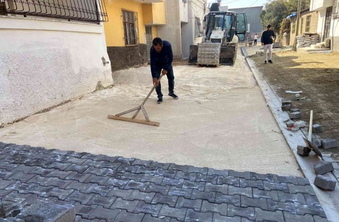 Akdeniz’de Yol Açma Ve Asfalt Çalışmaları Sürüyor