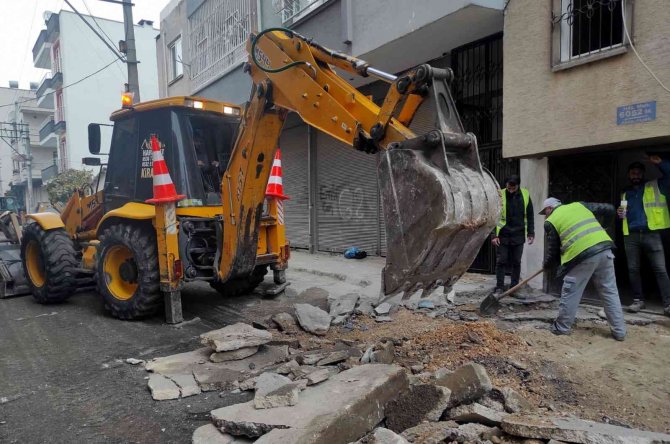 Akdeniz’de Yol Açma Ve Asfalt Çalışmaları Sürüyor