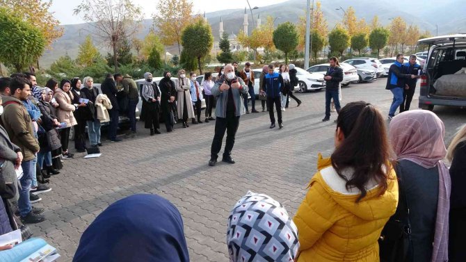 Muş’ta Üniversite Öğrencilerine Çadır Kurma Eğitimi Verildi