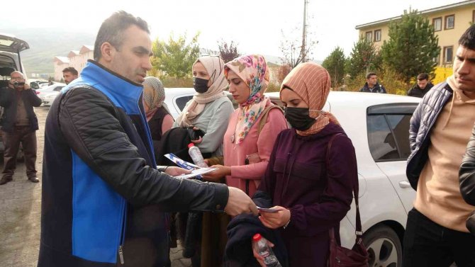 Muş’ta Üniversite Öğrencilerine Çadır Kurma Eğitimi Verildi