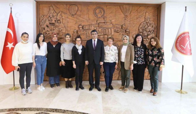 Polonyalı Akademisyenler Nevü’de Ders Verdi