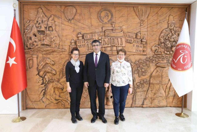 Polonyalı Akademisyenler Nevü’de Ders Verdi