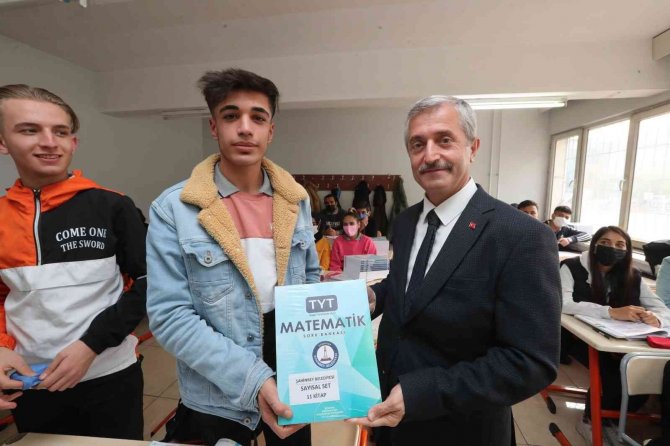 Şahinbey’de Sınava Hazırlanan Öğrencilere Eğitim Seti
