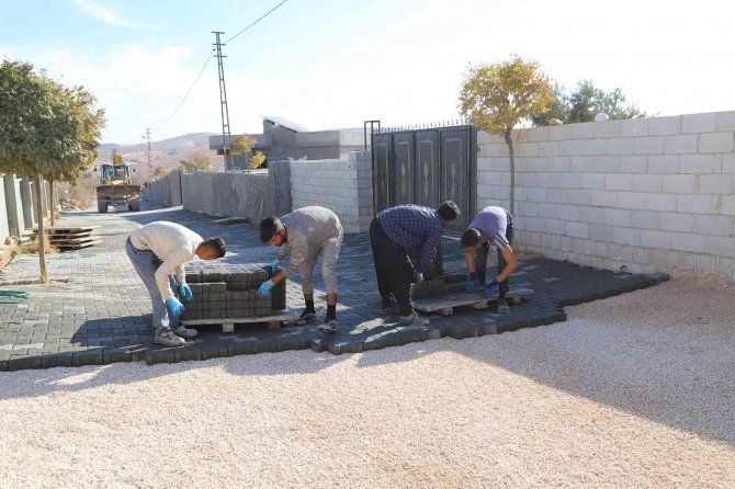 Şehitkamil’de Kırsal Mahallere Kilit Parke Taşı