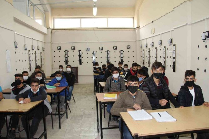 Şırnak Mesleki Ve Teknik Anadolu Lisesi Fabrika Gibi Çalışıyor