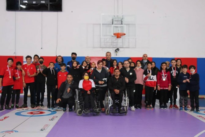 Bedensel Engelli Sporcular Floor Curling’de Yarıştı