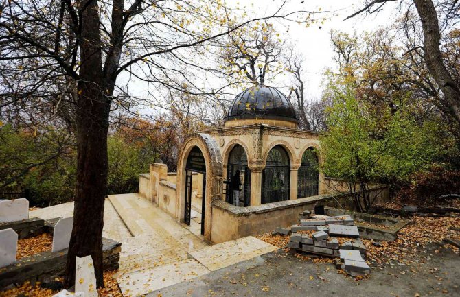 Feqiye Teyran Türbesi’nin Çevresi Onarıldı