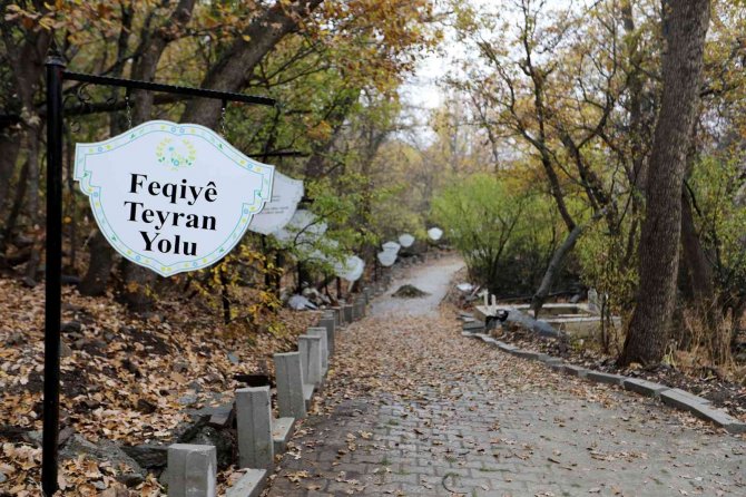 Feqiye Teyran Türbesi’nin Çevresi Onarıldı