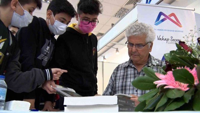 Çağlar, "Mersin Ve Tarsus Halk Kültürü" Kitabını Okurları İçin İmzaladı