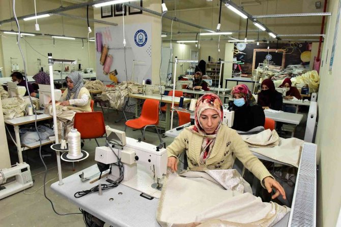 Anneler Öğreniyor, Çocuklar Eğleniyor