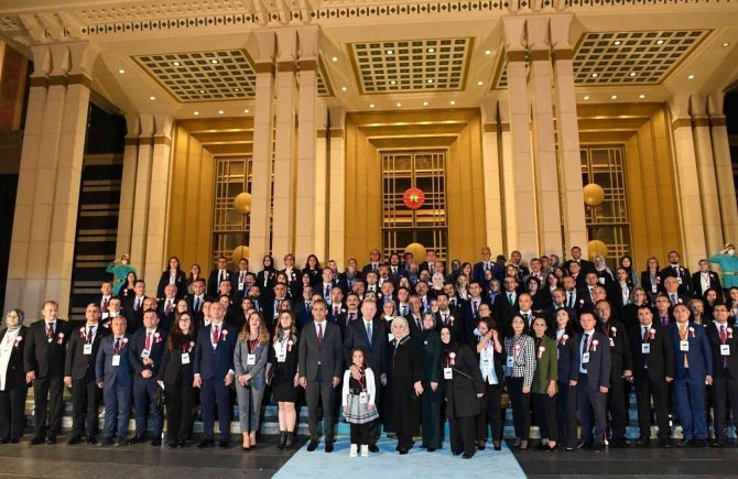 Yılın Öğretmeni Seçilen Taştan, Cumhurbaşkanı İle Bir Araya Geldi