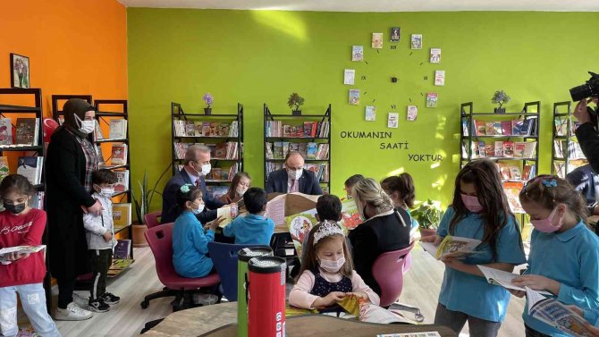 Vali Tutulmaz, Açılışını Yaptığı Kütüphanelerde Öğrencilerle Kitap Okudu