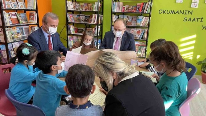 Vali Tutulmaz, Açılışını Yaptığı Kütüphanelerde Öğrencilerle Kitap Okudu