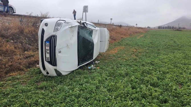 Taklalar Atan Otomobilin Sürücüsü Kazayı Yara Almadan Atlattı